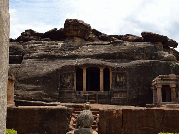ഐഹോളെ രാവൽ പഡി ഗുഹാ ക്ഷേത്രം