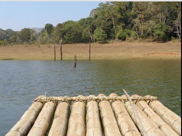 മൂന്ന് പാക്കേജുകൾ