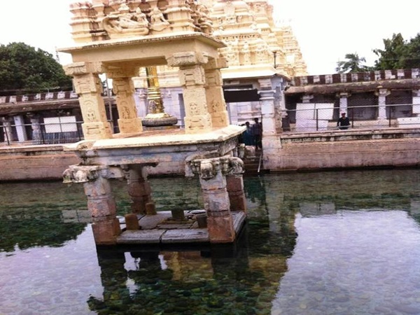 ശിവലിംഗത്തിൽ നിന്നും ഉത്ഭവിക്കുന്ന ഉറവ