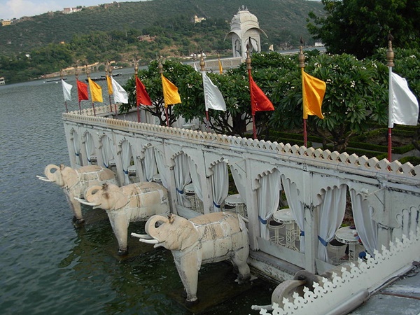 എൻട്രി പവലിയൻ