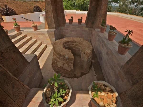 നാല് ഗാലറികൾ 