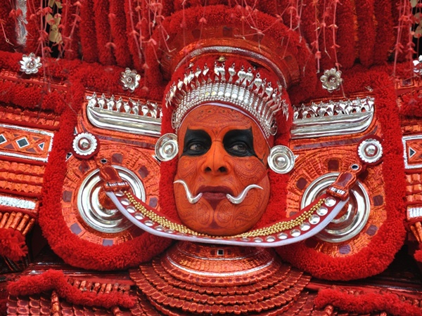 തെയ്യം കാണാം