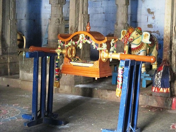 രാസാവതിയായെത്തിയ ശിവൻ