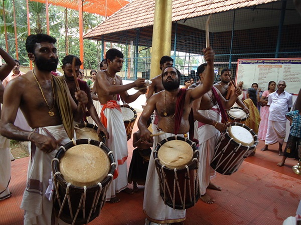 ഉത്സവത്തിനു കൂടാം