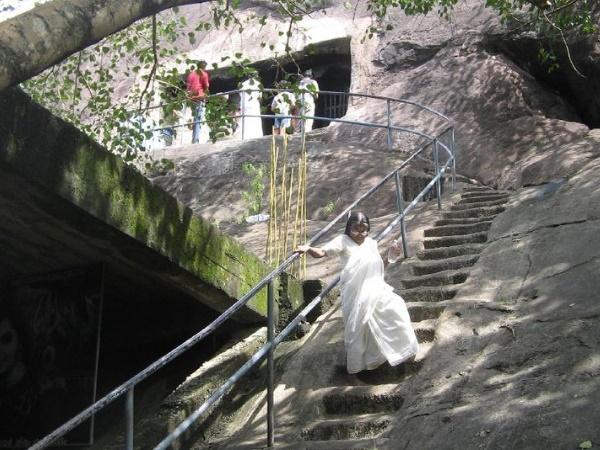 മഠവൂർ പാറ ഗുഹാക്ഷേത്രം