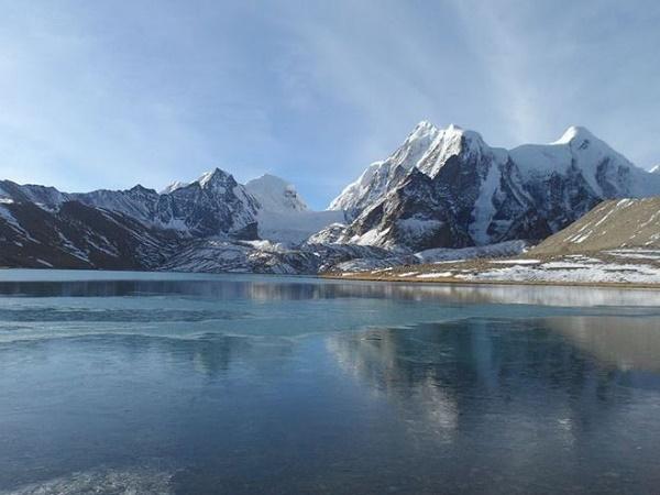 ഗുരുഡോങ്മാർ തടാകം