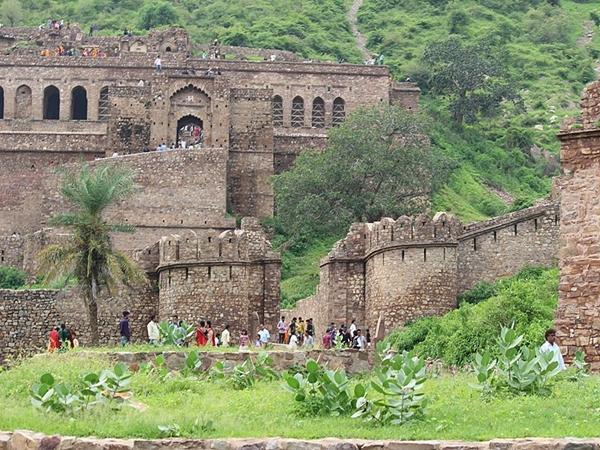 എന്തുകൊണ്ട് പ്രവേശനമില്ല 