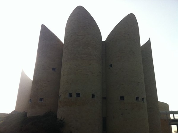 കിഴക്ക്