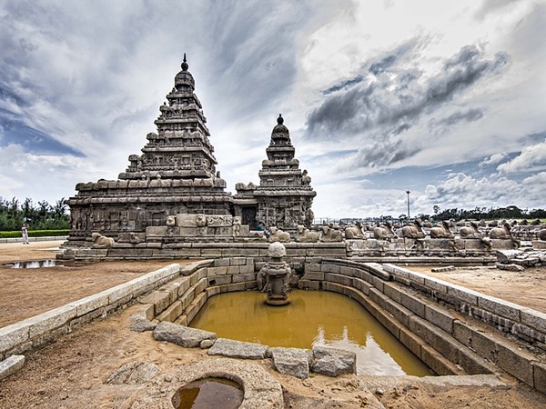 ബംഗാൾ ഉൾക്കടലിനെ നോക്കി