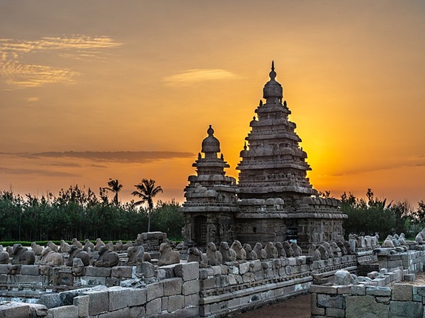 ഏഴ് പഗോഡകൾ