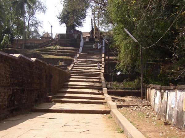 അങ്ങാടിപ്പുറം തിരുമാന്ധാംകുന്ന് ഭഗവതിക്ഷേത്രം