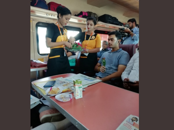 ട്രെയിൻ വൈകിയാൽ യാത്രക്കാർക്ക് 250 രൂപ