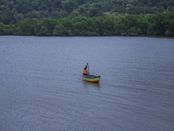 രണ്ട് ഔദ്യോഗിക ഭാഷകൾ
