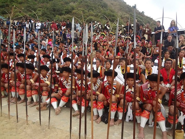 ഒറ്റ വേദിയിലെ 16 സംസ്കാരങ്ങൾ