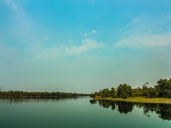 ഇന്ത്യയിലും ബംഗ്ലാദേശുമായി
