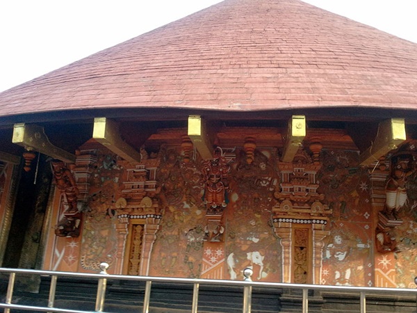 അണ്ഡാകൃതിയിലുള്ള ശ്രീകോവിൽ