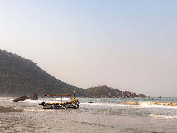 ബീച്ചുകൾ മുതല്‍ പള്ളികൾ വരെ