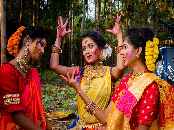  കഹിലാ ഹോളി