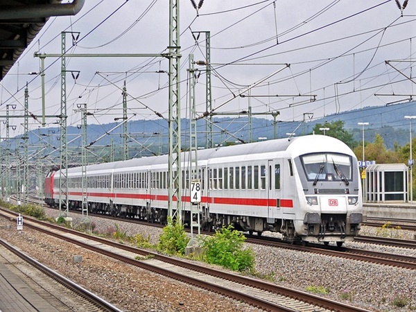 തിരുവനന്തപുരം-എറണാകുളം ഒന്നരമണിക്കൂര്‍