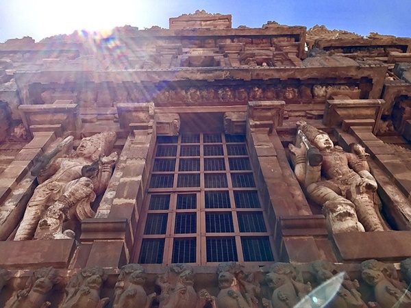 തഞ്ചാവൂര്‍ ക്ഷേത്രത്തിലെ വിദേശ രൂപം