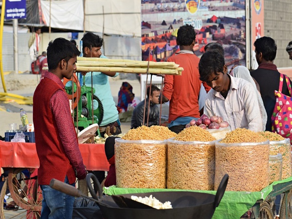 ഒപ്പമിരുന്നു കഴിക്കാം