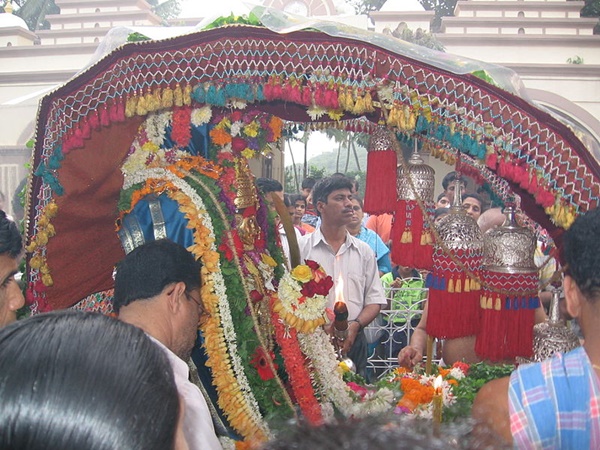 സ്ത്രീയും പുരുഷനുമായി