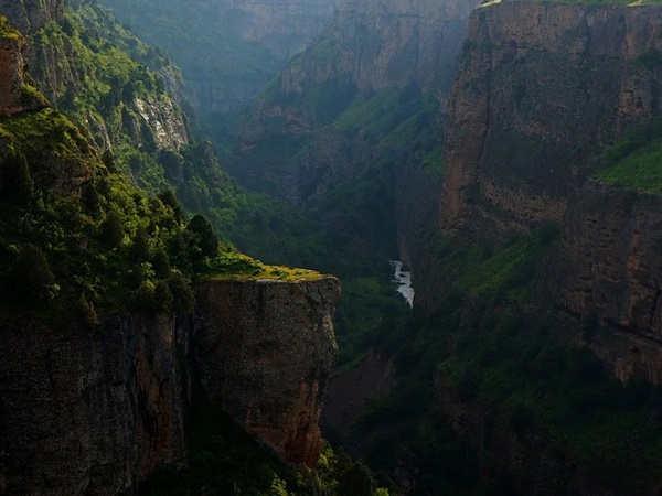 ചരിത്രസ്മാരകങ്ങളല്ല, പ്രകൃതി