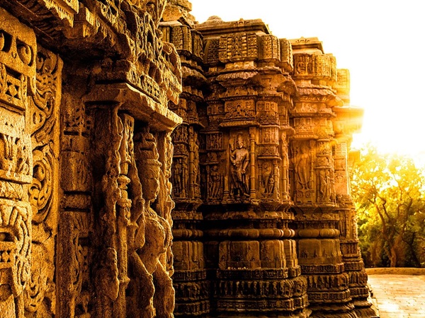 സൂര്യകിരണങ്ങള്‍ ആദ്യമെത്തുന്ന ശ്രീകോവില്‍