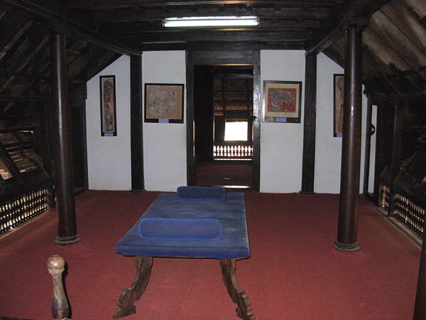 കോവണിത്തളവും മന്ത്രശാലയും