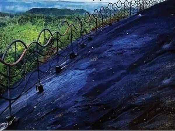 കടലുകാണിപ്പാറ