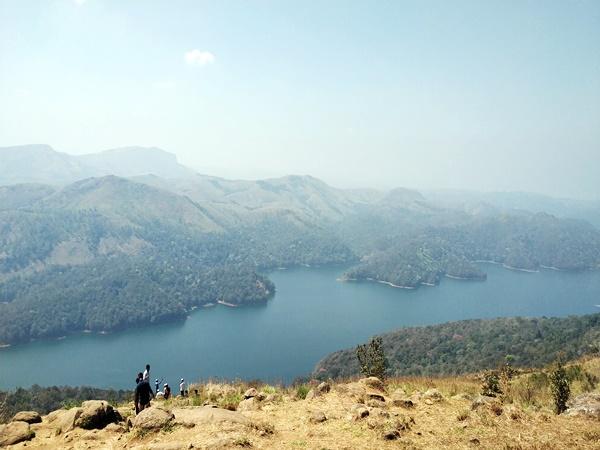  700 അടി ഉയരത്തില്‍ നിന്നും ഇ‌ടുക്കി