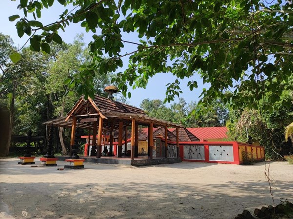 മുഴങ്ങോടിക്കാവ് ക്ഷേത്രം