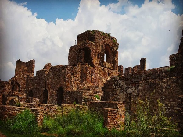 ഭ്രാന്തന്‍ മനുഷ്യന്‍ നഗരത്തെ രക്ഷിച്ച കഥ