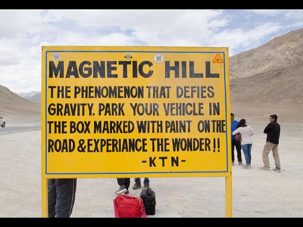 മാഗ്നെറ്റിക് ഹിൽ, ലഡാക്ക്, ഇന്ത്യ