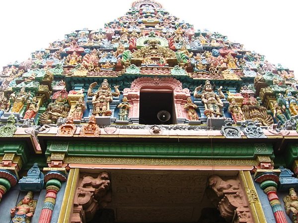 ശ്രീകോവിലിനുള്ളിലെ ഉറവ