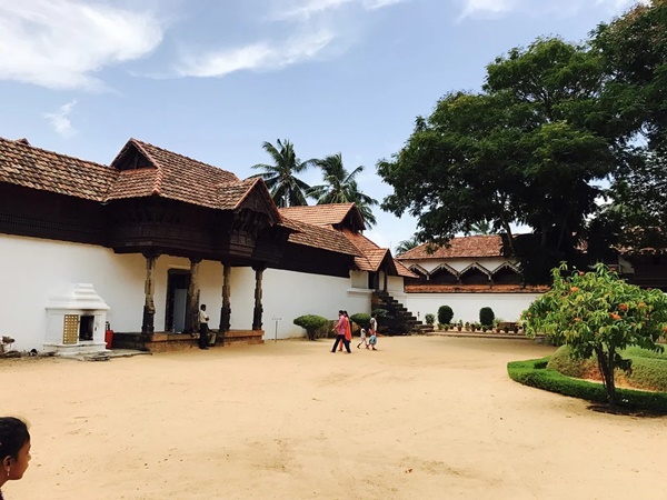 ആ‌ള്‍ക്കൂട്ടം വേണ്ടേ വേണ്ട!