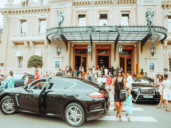 കാസിനോകളിൽ പ്രവേശനമില്ലാത്ത പൗരന്മാര്‍