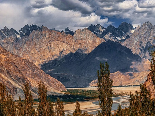 ദയാരാ ബുഗ്യാന്‍ ‌ട്രക്കിങ്