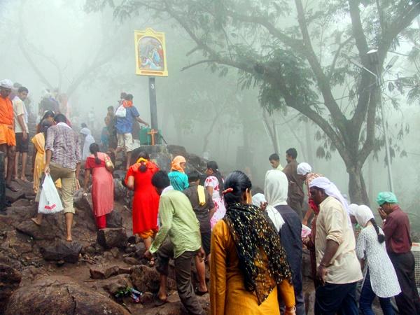 മലയാറ്റൂരിലെ പൊന്നിന്‍കുരിശ്