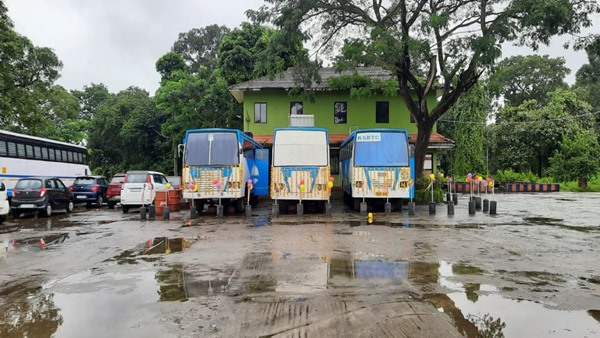  മൂന്നു ബസുകള്‍