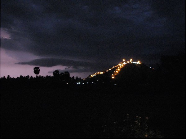 മലമുകളിലെ ക്ഷേത്രം