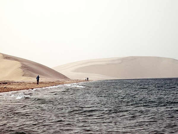 കടൽ മരുഭൂമിയുമായി സംഗമിക്കുന്ന ഇടം 