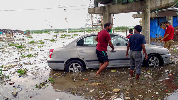 വാഹനം വെള്ളക്കെ‌ട്ടില്‍ ഓഫായാല്‍ 