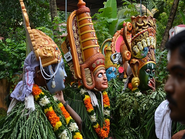 കുമ്മാട്ടിക്കളി വേഷം