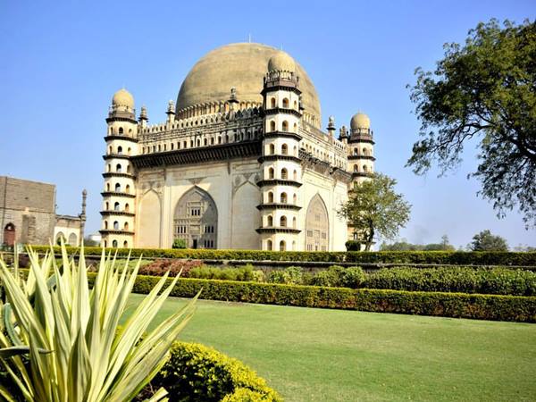 ഗോൽ ഗുംബാസ്, ബിജാപൂർ