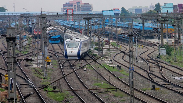  delhi-dehradun vande bharat express malayalm