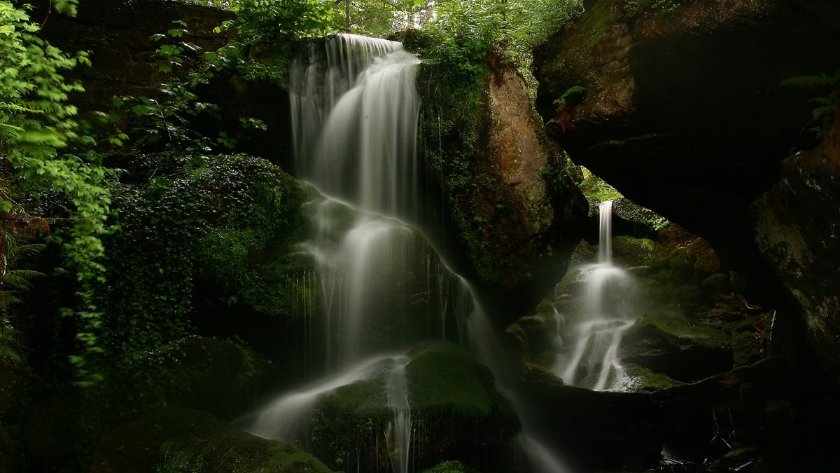 Muppathi Moonu Waterfalls In Mankulam
