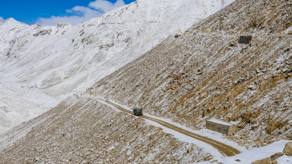 HPTDC Ladakh Luxury Bus Service And Packages