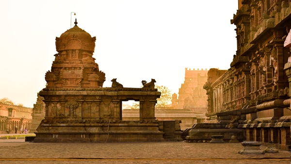 Thanjavur Srirangam Madurai One Day Trip