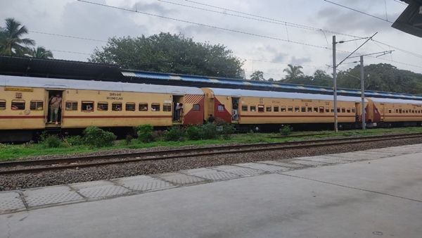 Slowest Train To Delhi From kerala- Ernakulam- Nizamuddin Mangladweep Express